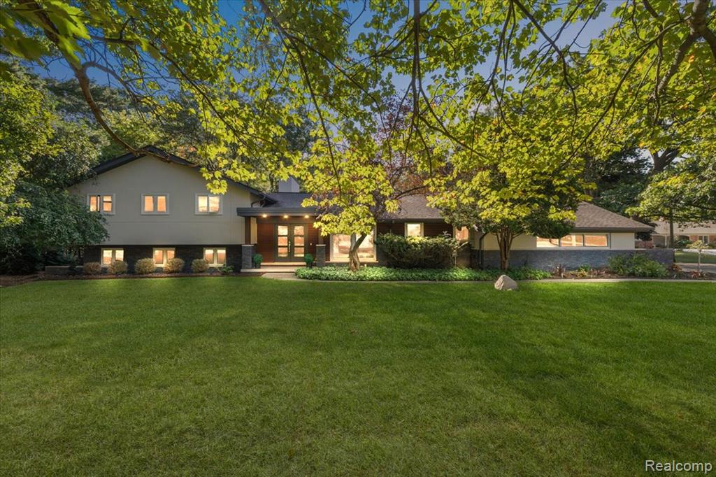 7315 Lindenmere Drive, Bloomfield Hills, MI 48301 — front exterior