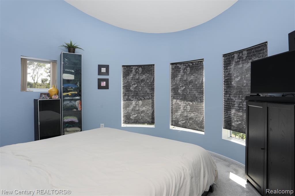 275 Angola Street, Wolverine Lake, MI 48390 — Photo 44