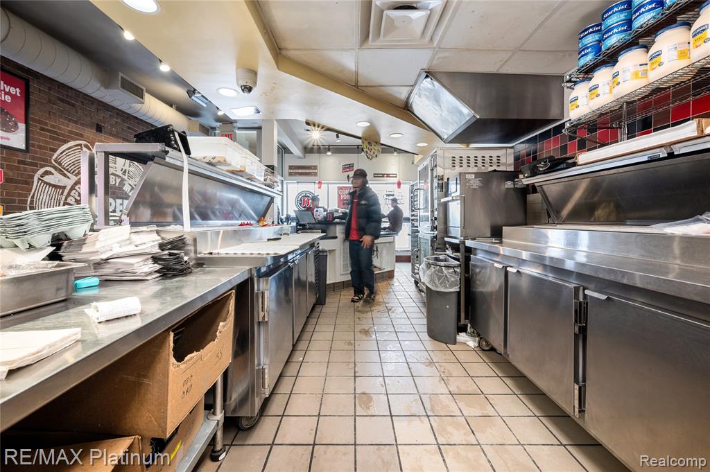 11528 S Saginaw Street, Grand Blanc, MI 48439 — Photo 15