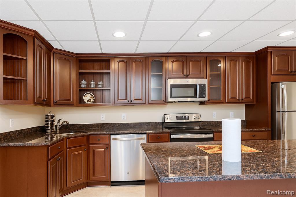 5401 Creekmonte Drive, Oakland, MI 48306 — Photo 17