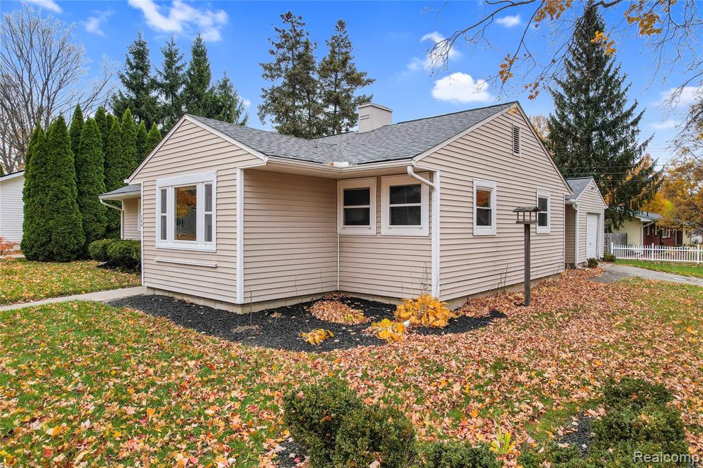 704 W Brooks Street, Howell, MI 48843 — Photo 6