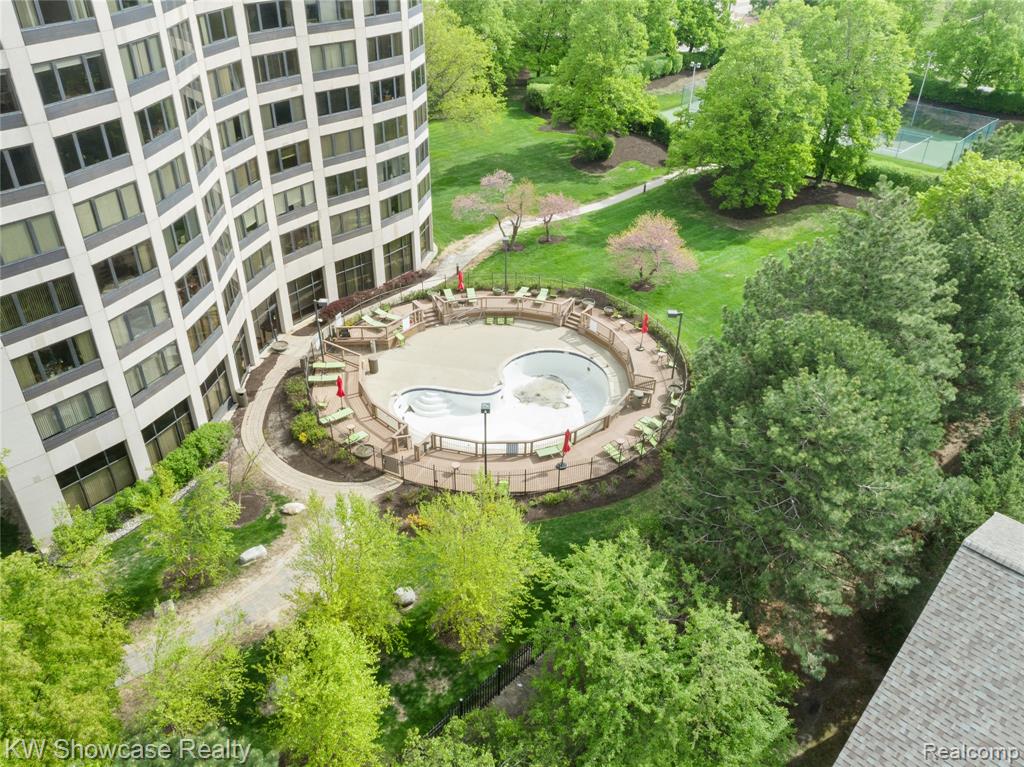 5000 Town Center Center, 703, Southfield, MI 48075 — Photo 7
