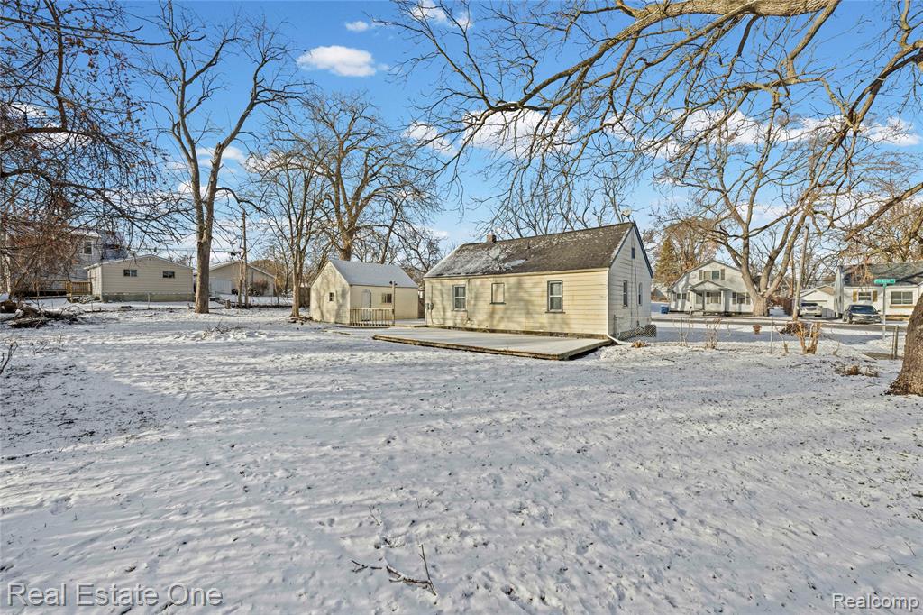 943 Premont Avenue, Waterford, MI 48328 — Photo 43
