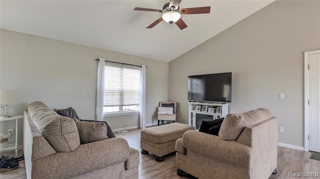 7427 Seymour Road, Swartz Creek, MI 48473 — Photo 8