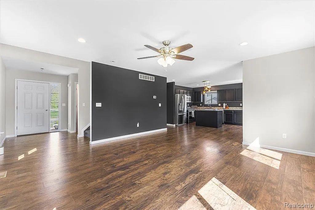 6576 SKYLAR Lane, Waterford, MI 48327 — Photo 7