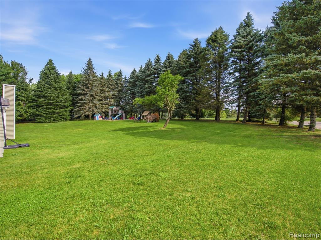4040 Taggett Lake Drive, Highland, MI — Photo 34