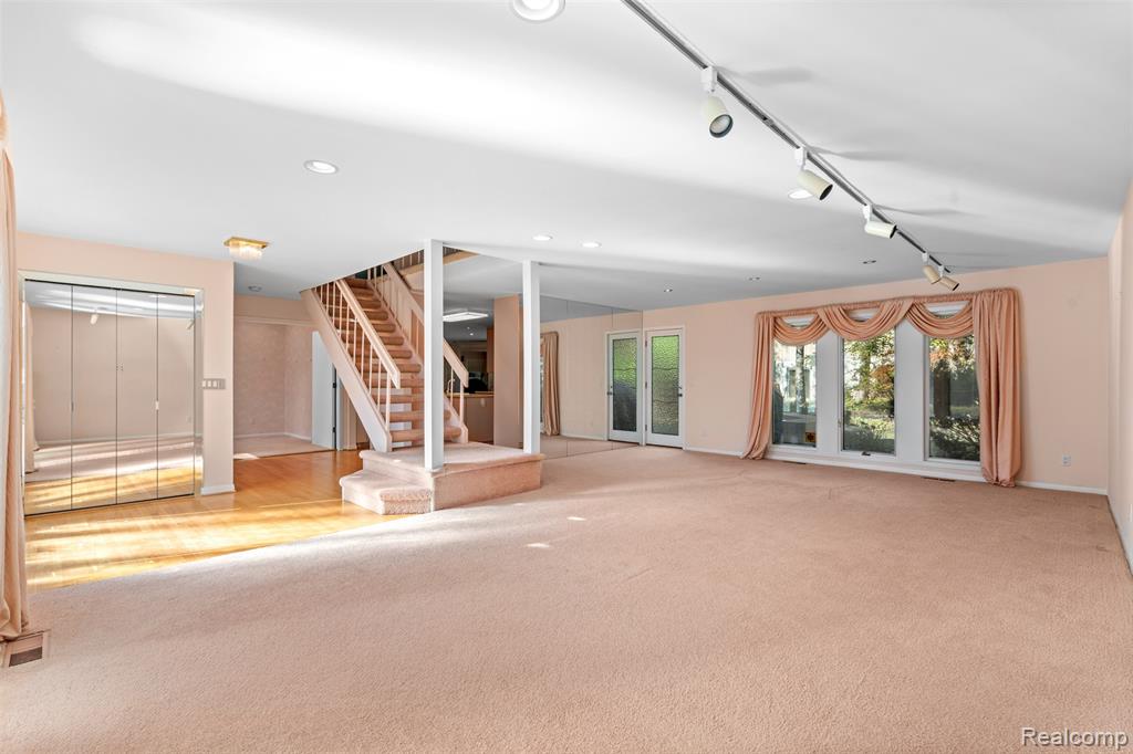 4724 Tara Court, West Bloomfield, MI 48323 — Photo 8