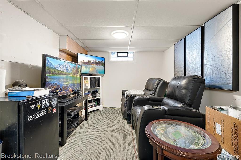 2281 Dexter Road, Auburn Hills, MI 48326 — Photo 28