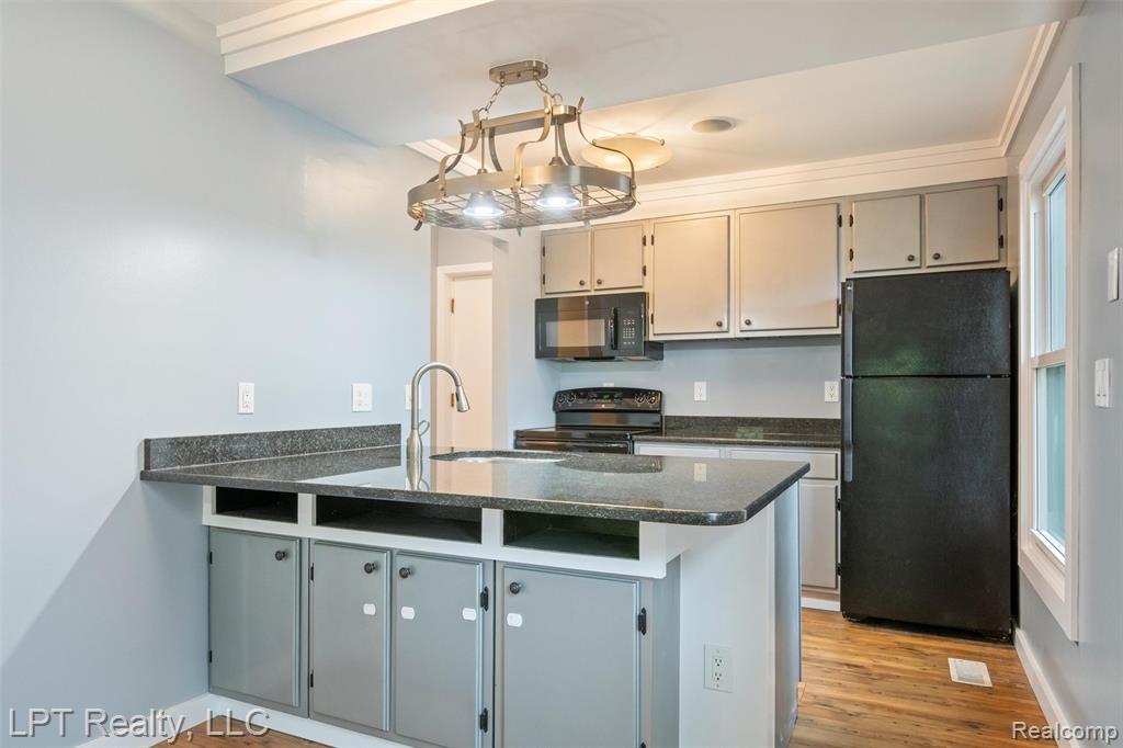38201 Carolon Boulevard, 17B, Westland, MI — Photo 9