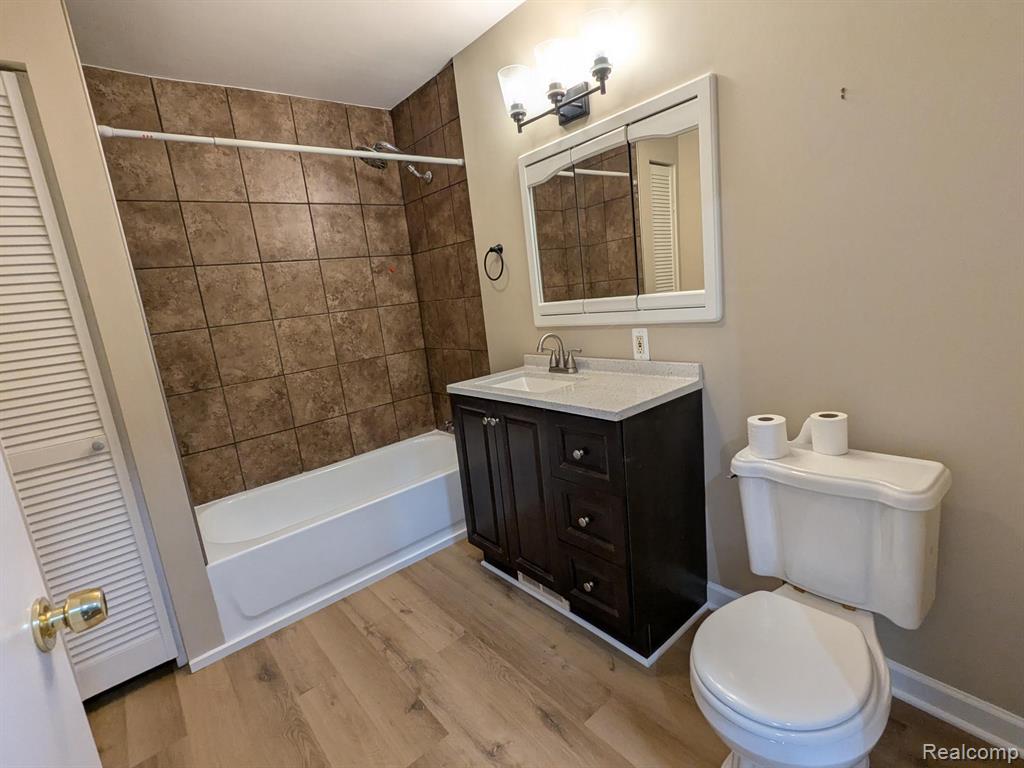 2305 Hester Court, Keego Harbor, MI 48320 — Photo 11