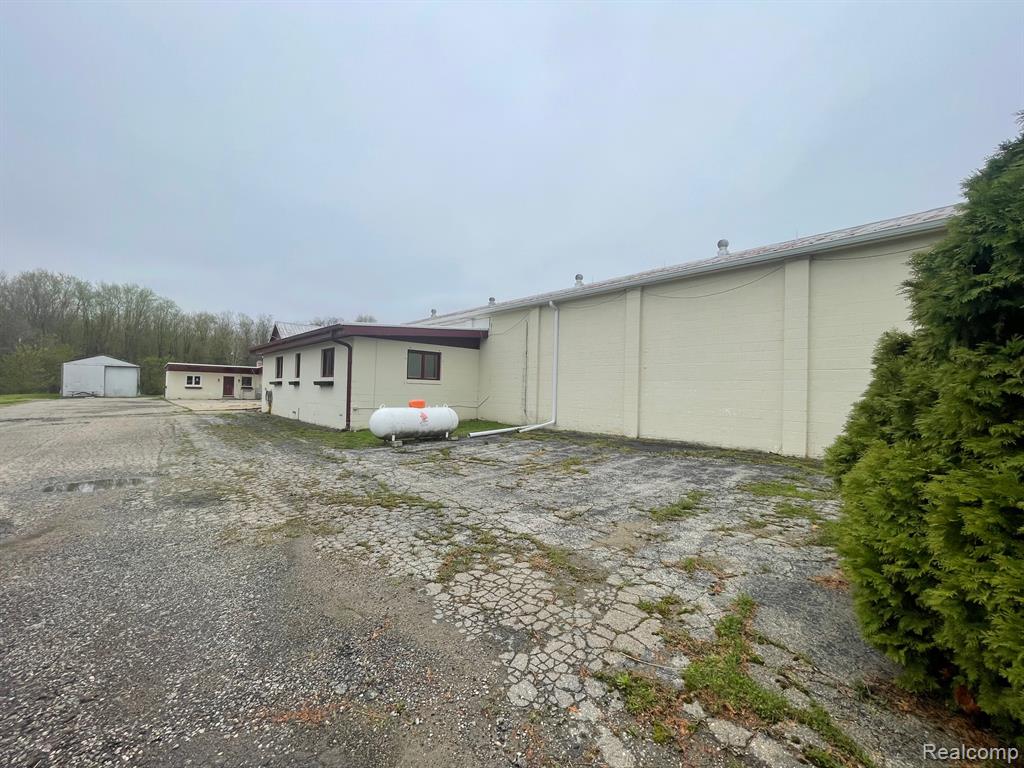8261 Fenton Road, Grand Blanc, MI 48439 — Photo 4