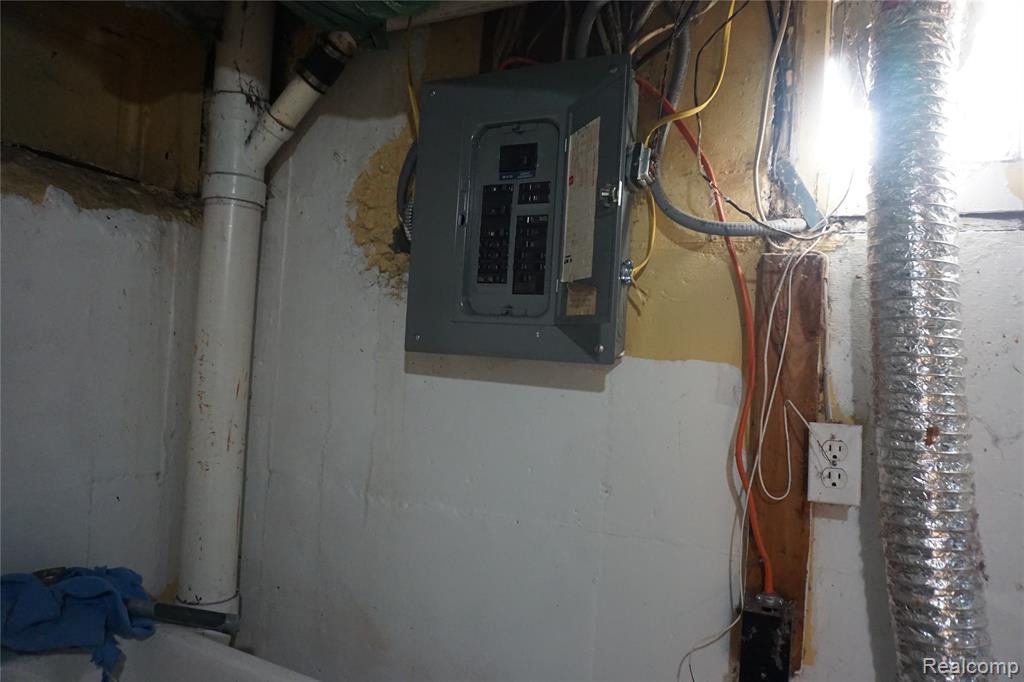 971 N Chevrolet Avenue, Flint, MI 48504 — Photo 31