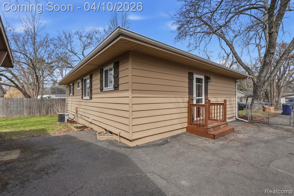 7039 Lapham, Waterford, MI 48329 — Photo 31