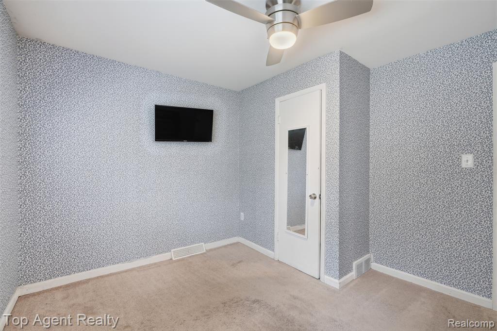7048 Lapham, Waterford, MI 48329 — Photo 16