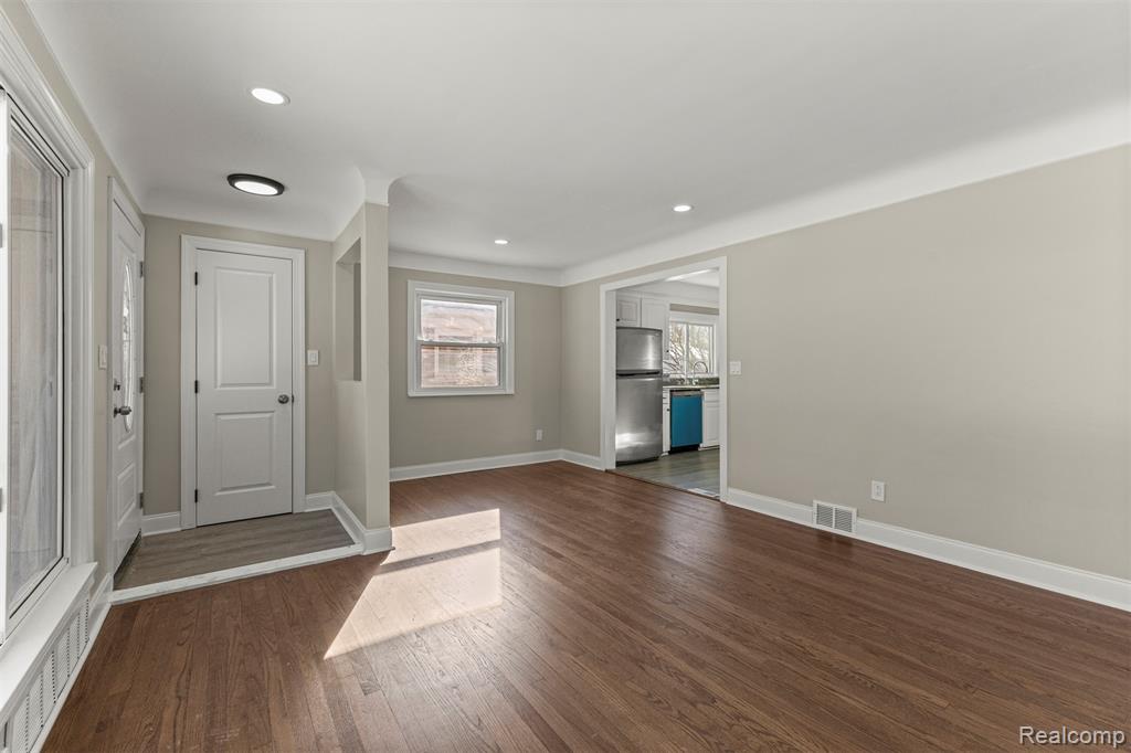 9327 Columbia, Redford, MI 48239 — Photo 5