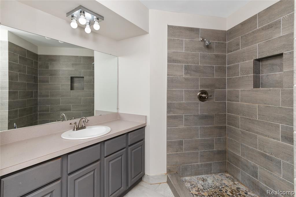 48649 Arnold Drive, Macomb, MI 48044 — Photo 17