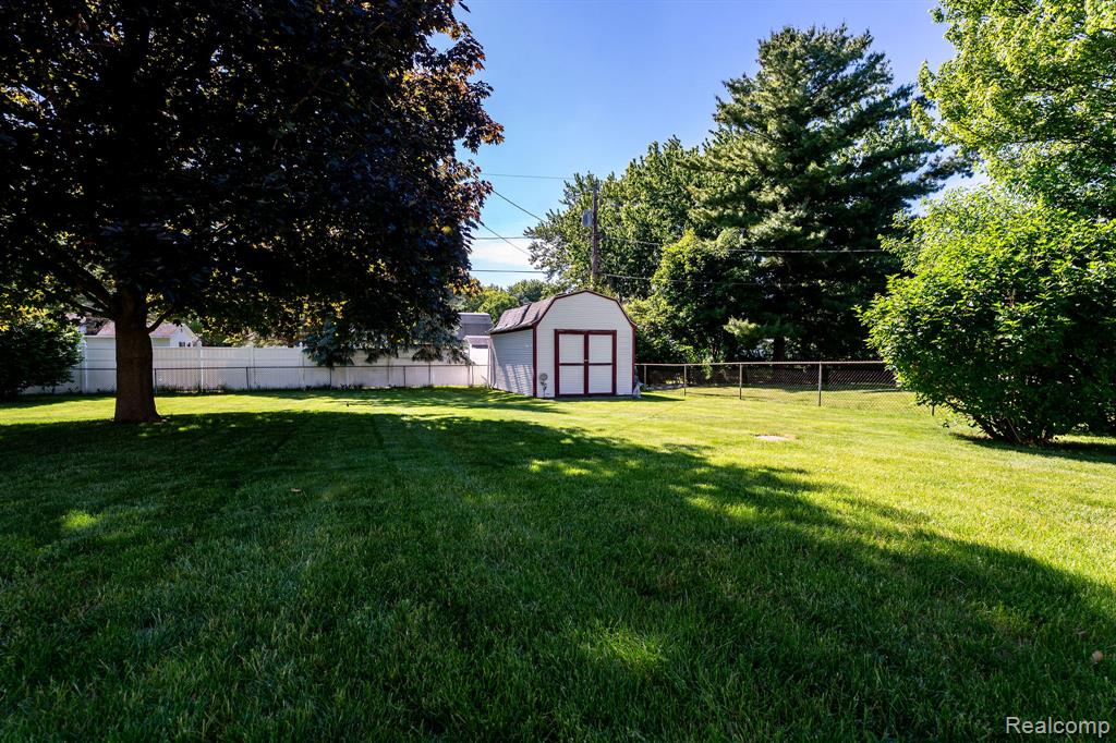 4190 Charter Oak Drive, Flint, MI 48507 — Photo 5