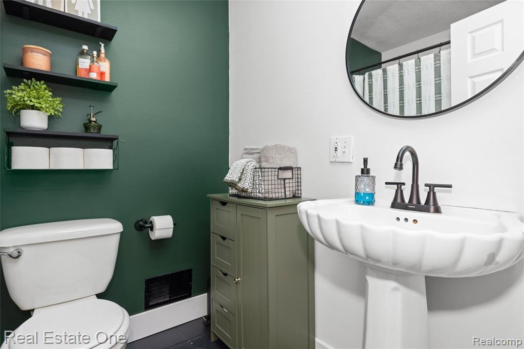 225 1st Street, Fenton, MI 48430 — Photo 33