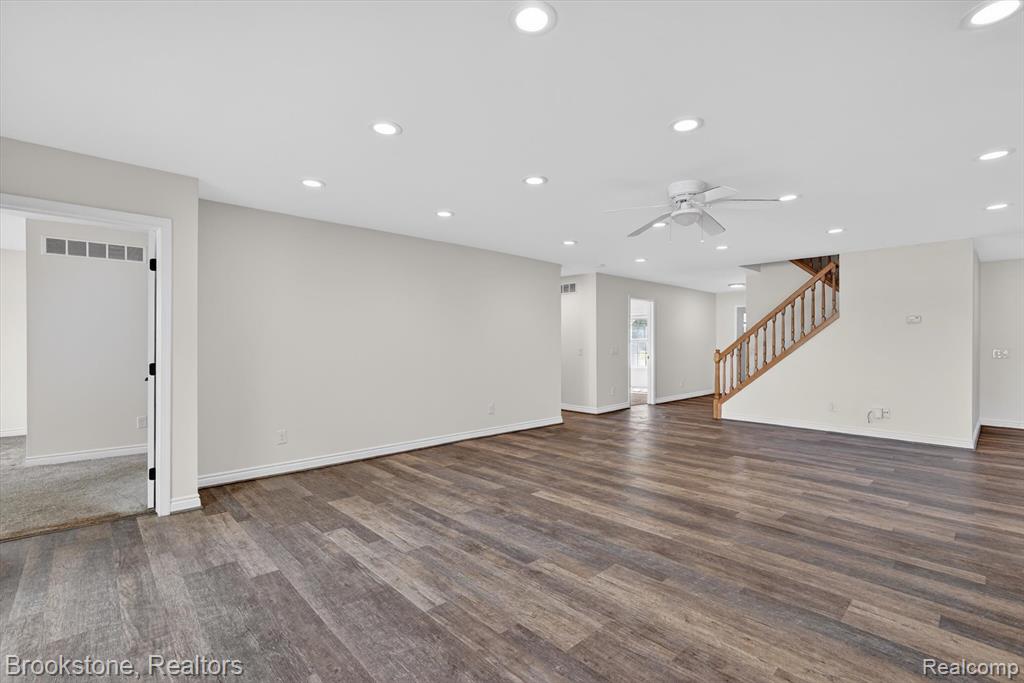 3695 Lotus Drive, Waterford, MI 48329 — Photo 8