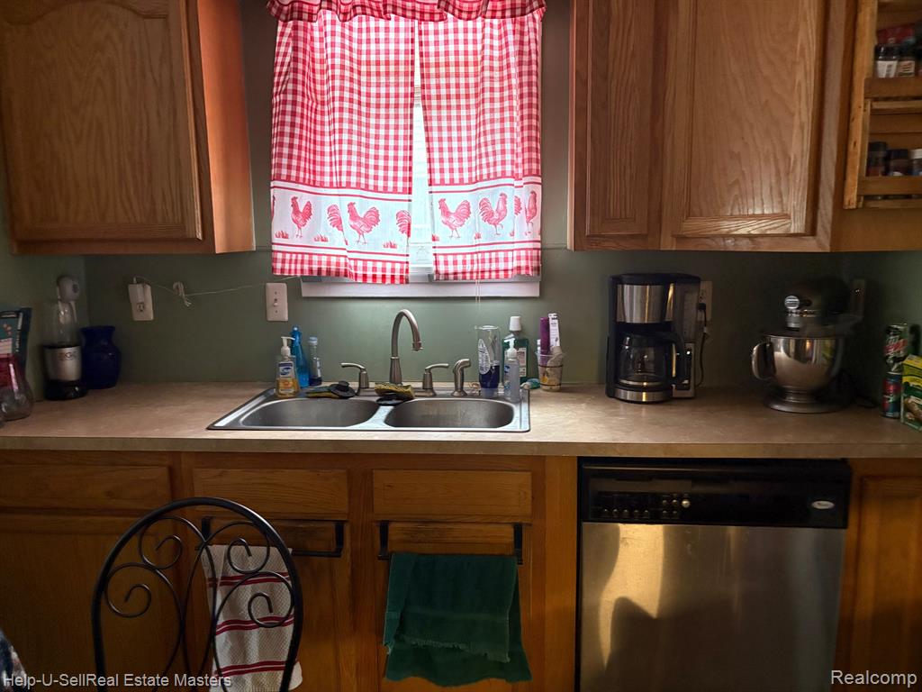 947 WATERLOO Street, St. Clair, MI 48079 — Photo 8