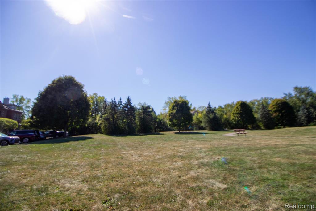 29294 W Glenoaks, Farmington Hills, MI 48334 — Photo 18