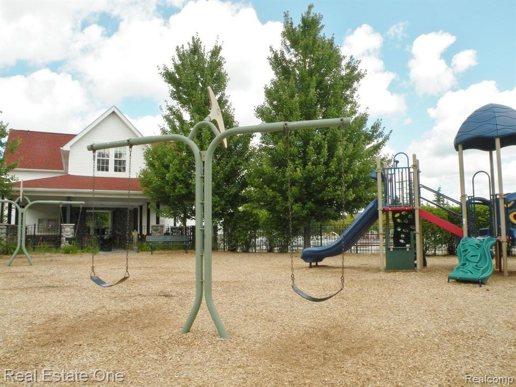 961 HOLLOW CORNERS, Rochester, MI 48307 — Photo 52