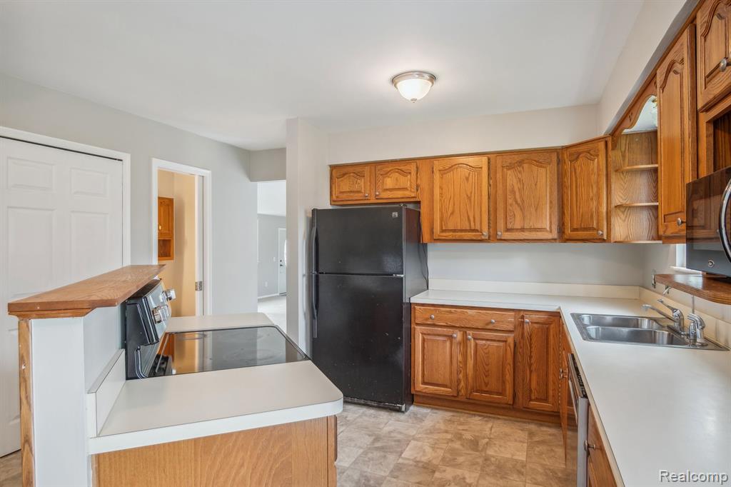 5236 PRATT Road, Lapeer, MI 48446 — Photo 9