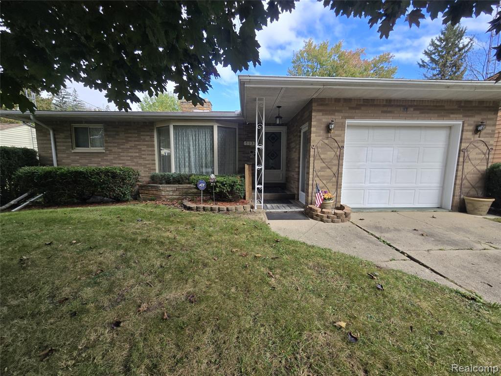713 Algonquin Avenue, Flint, MI 48507 — front exterior