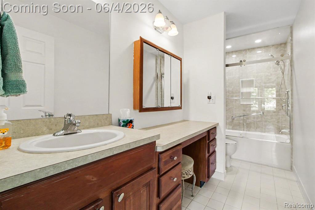22840 Woodcreek Drive, Taylor, MI 48180 — Photo 17