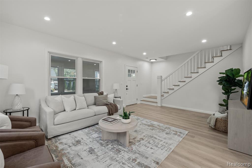 716 Hawthorn Avenue, Royal Oak, MI 48067 — Photo 6