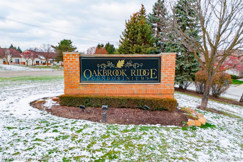 265 SHORE BROOK Lane, Walled Lake, MI 48390 — Photo 39