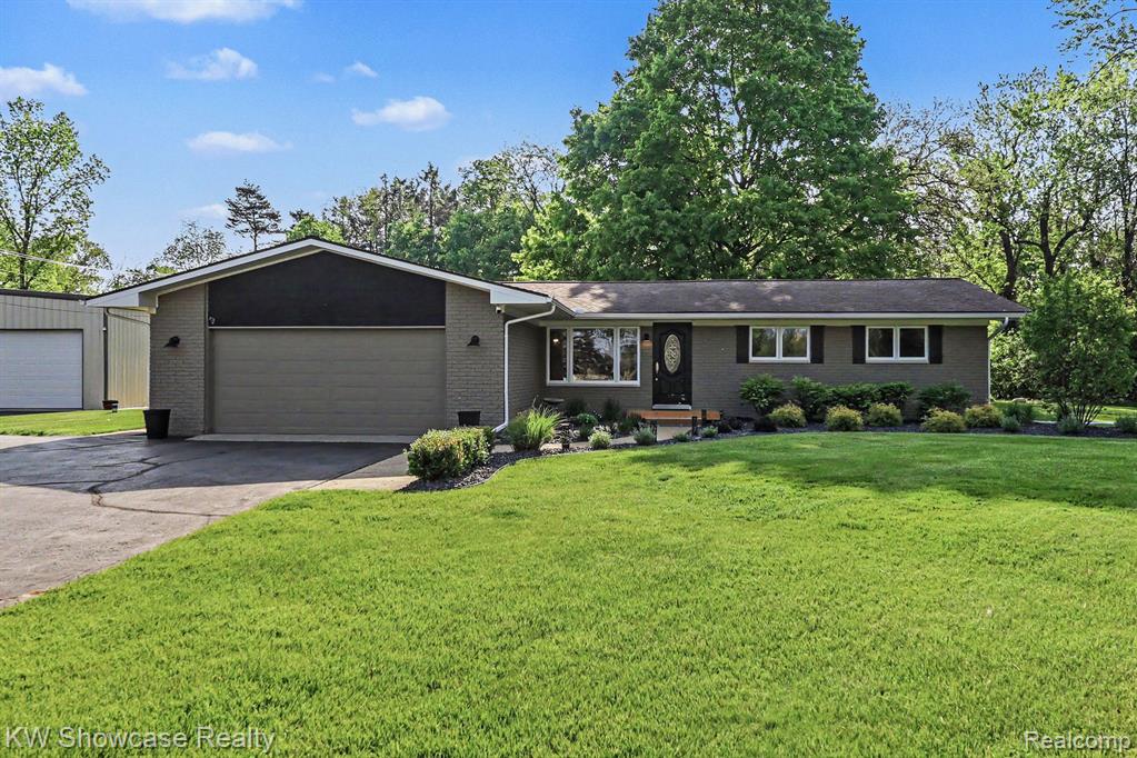 2572 Ridge Road, White Lake, MI 48383 — Photo 2
