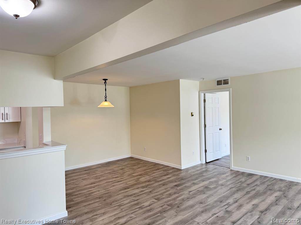 5685 PINE AIRES Drive, Sterling Heights, MI 48314 — Photo 3