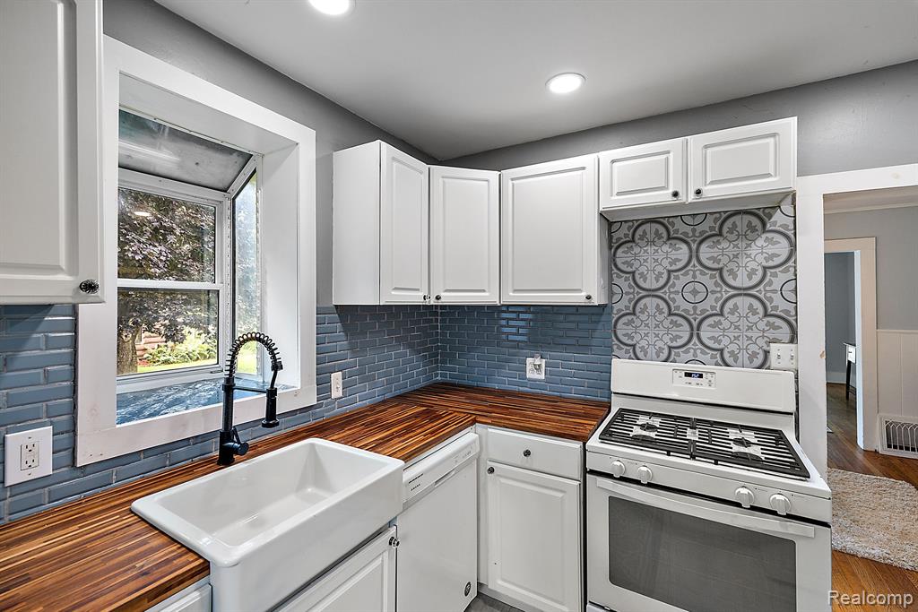 536 ATWATER Street, Lake Orion, MI 48362 — Photo 23