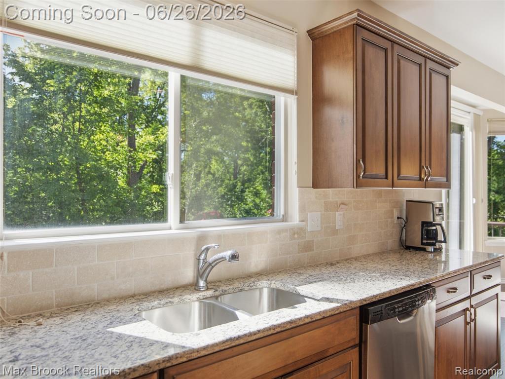 583 Birchcrest Court, Oakland, MI — Photo 20