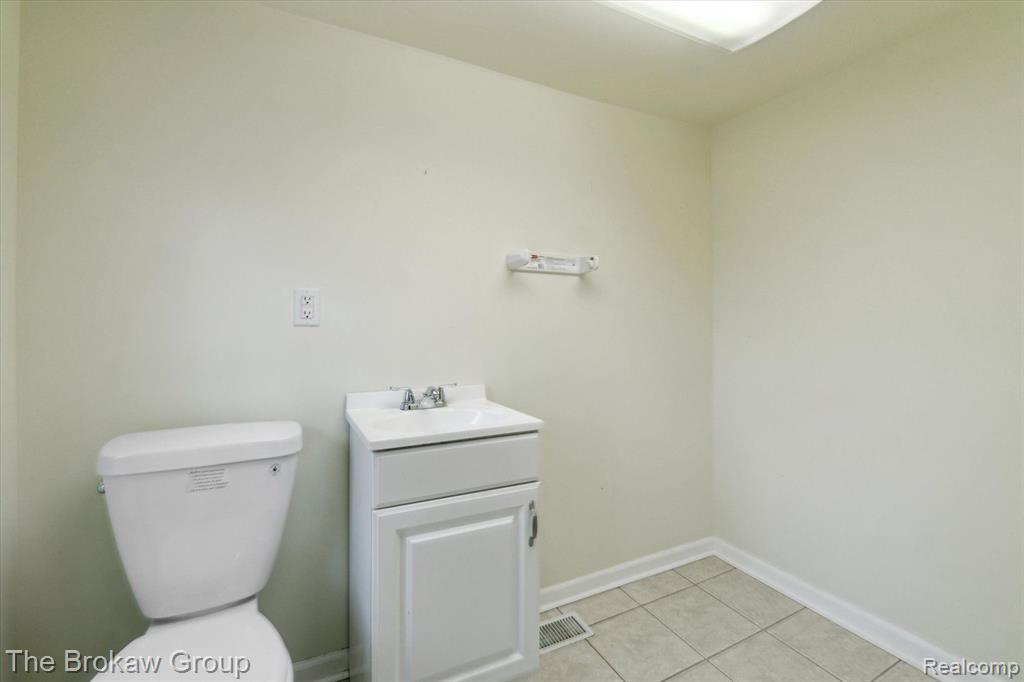 4212 LENNON Road, Flint, MI 48507 — Photo 49