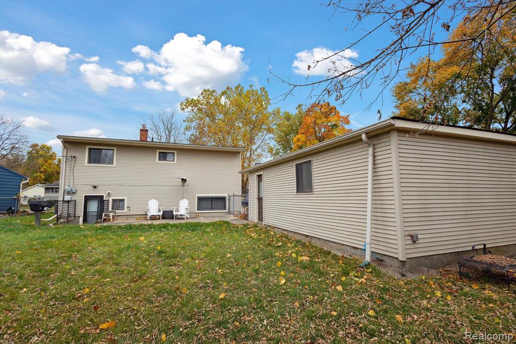 798 PANORAMA Drive, Milford, MI 48381 — Photo 32