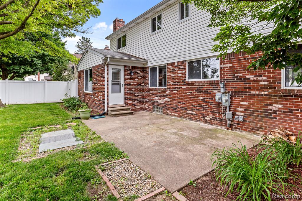43300 OAKBROOK Court, Canton, MI 48187 — Photo 39