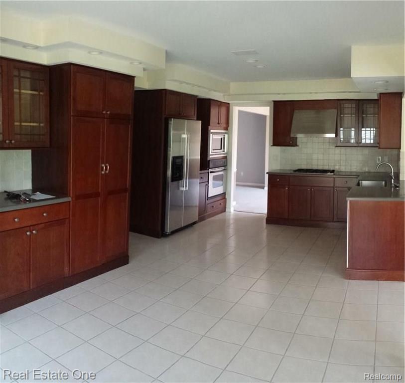 475 Dorchester Way, Milford, MI 48381 — Photo 7