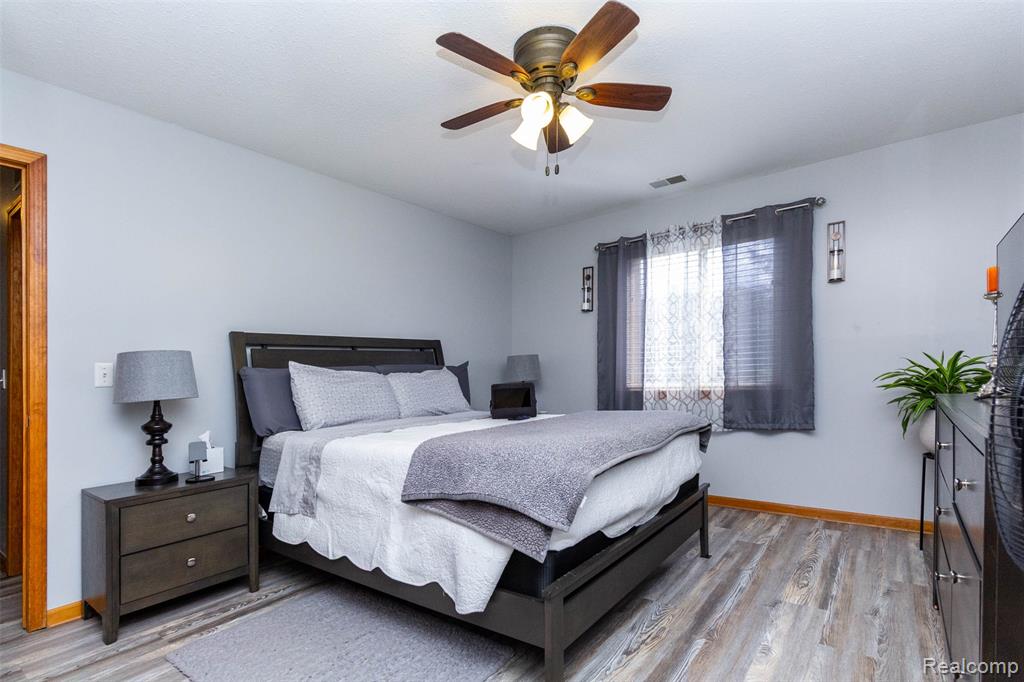 9747 Wildflower Court, Van Buren, MI 48111 — Photo 16