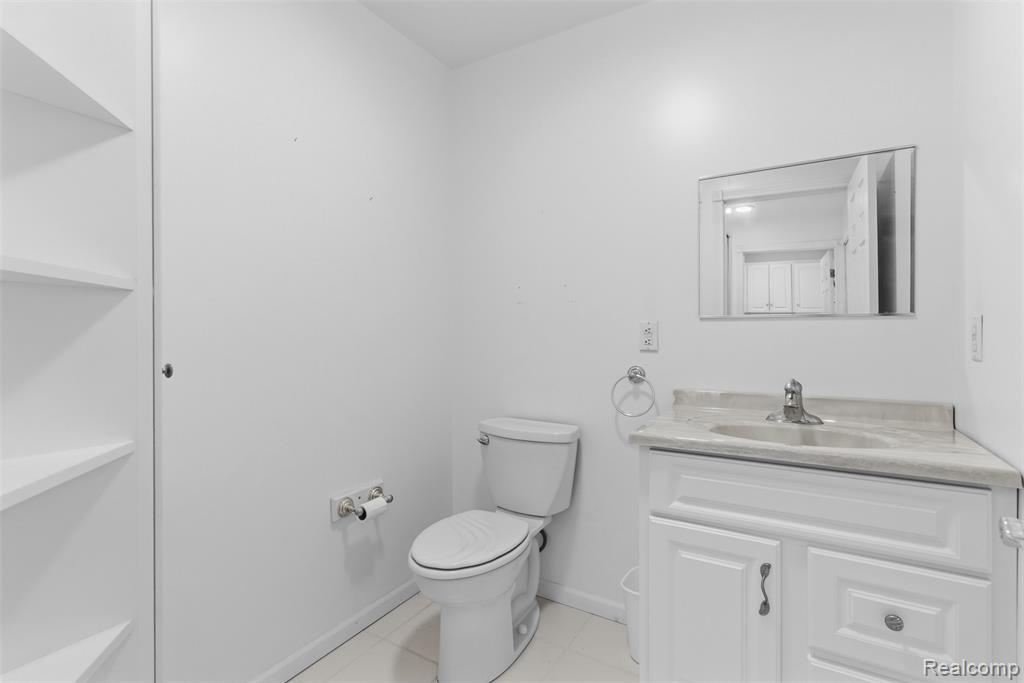 2363 Willowdale Drive, Burton, MI 48509 — Photo 25