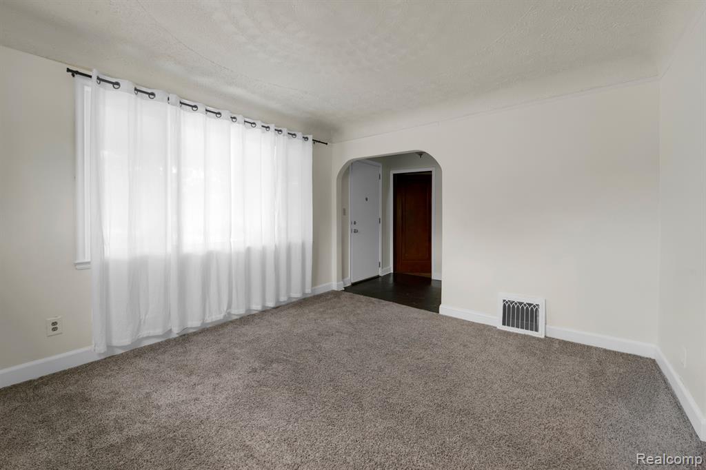 4901 HARDING Street, Dearborn Heights, MI 48125 — Photo 9