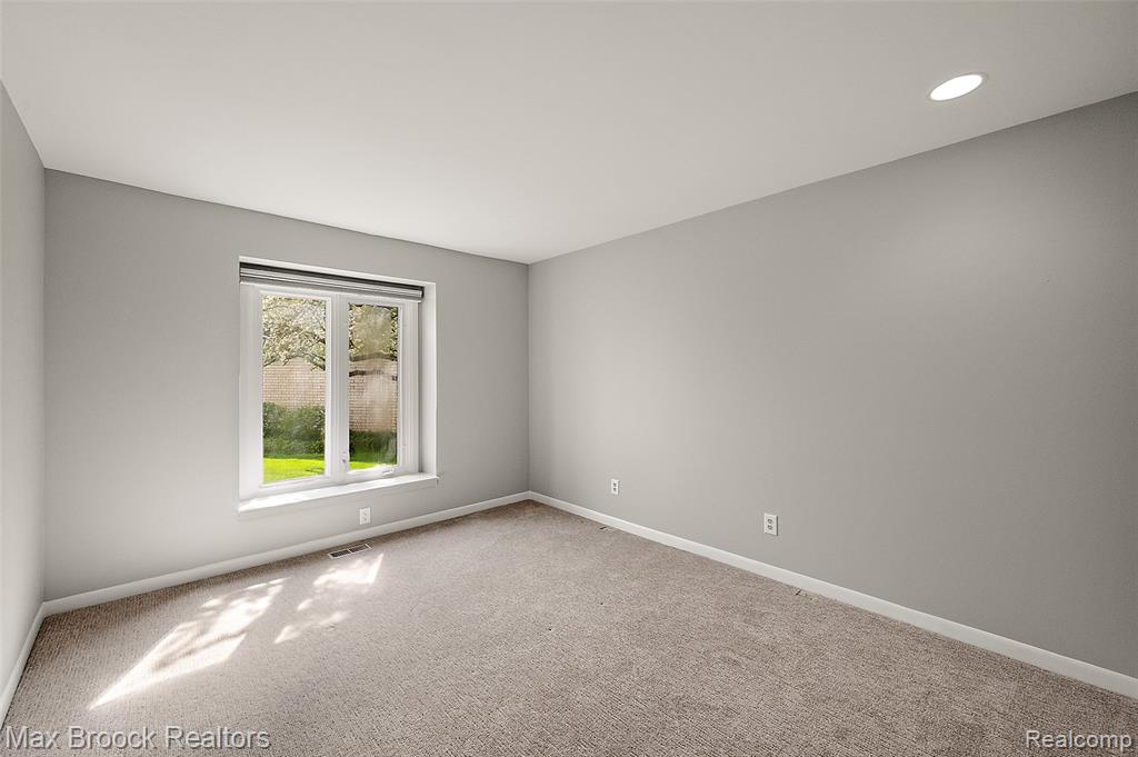 5175 Woodlands Drive, Bloomfield Hills, MI 48302 — Photo 17