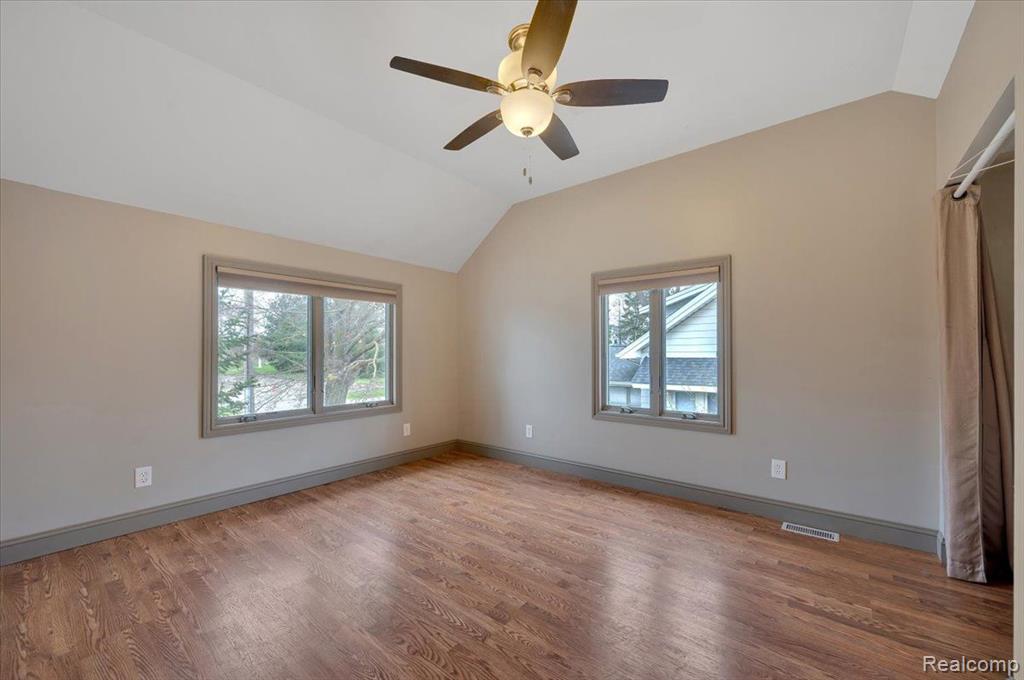 10352 HEGEL Road, Goodrich Vlg, MI — Photo 17