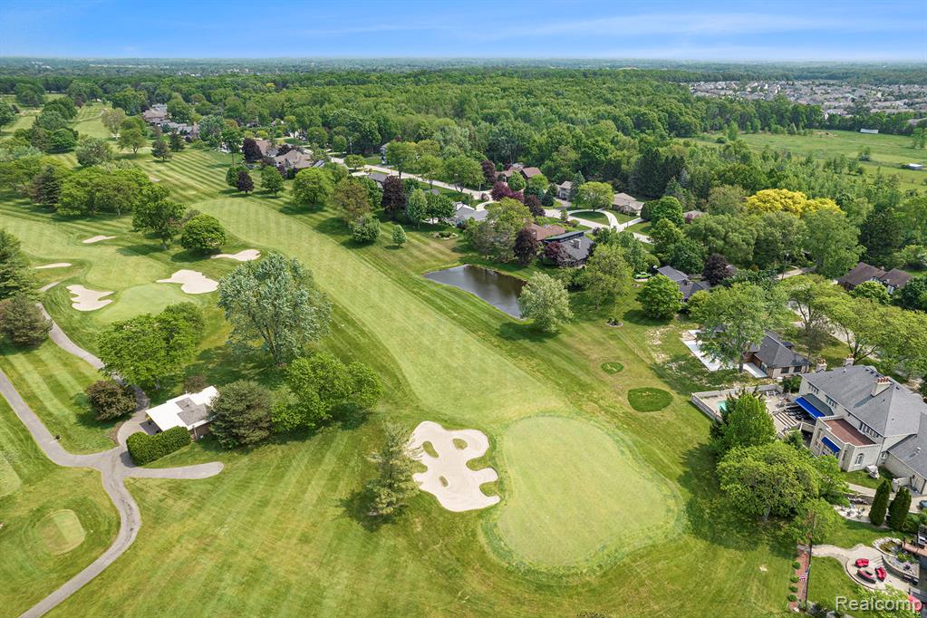 9818 BURNING TREE Drive, Grand Blanc, MI 48439 — Photo 49