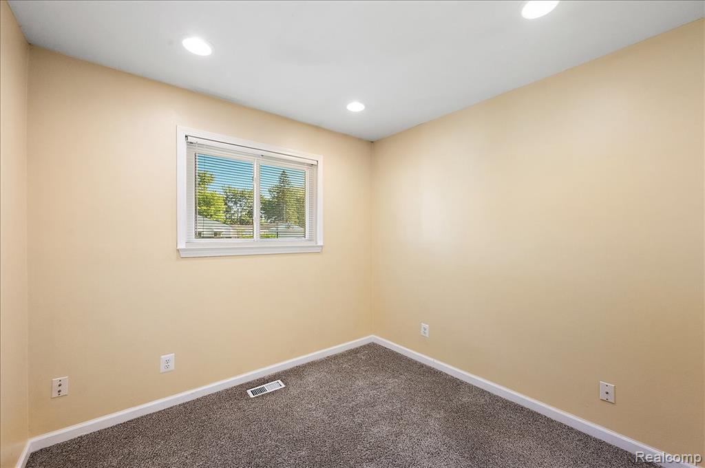26061 Cameo Court, Madison Heights, MI 48071 — Photo 34