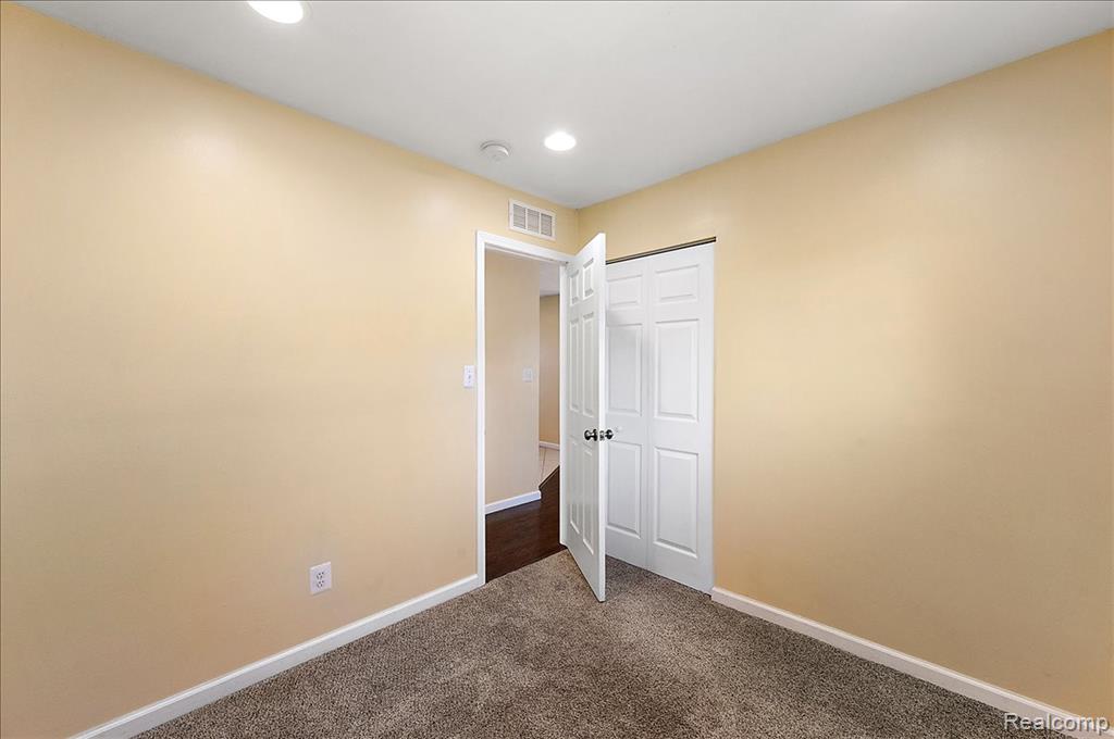 26061 Cameo Court, Madison Heights, MI 48071 — Photo 35