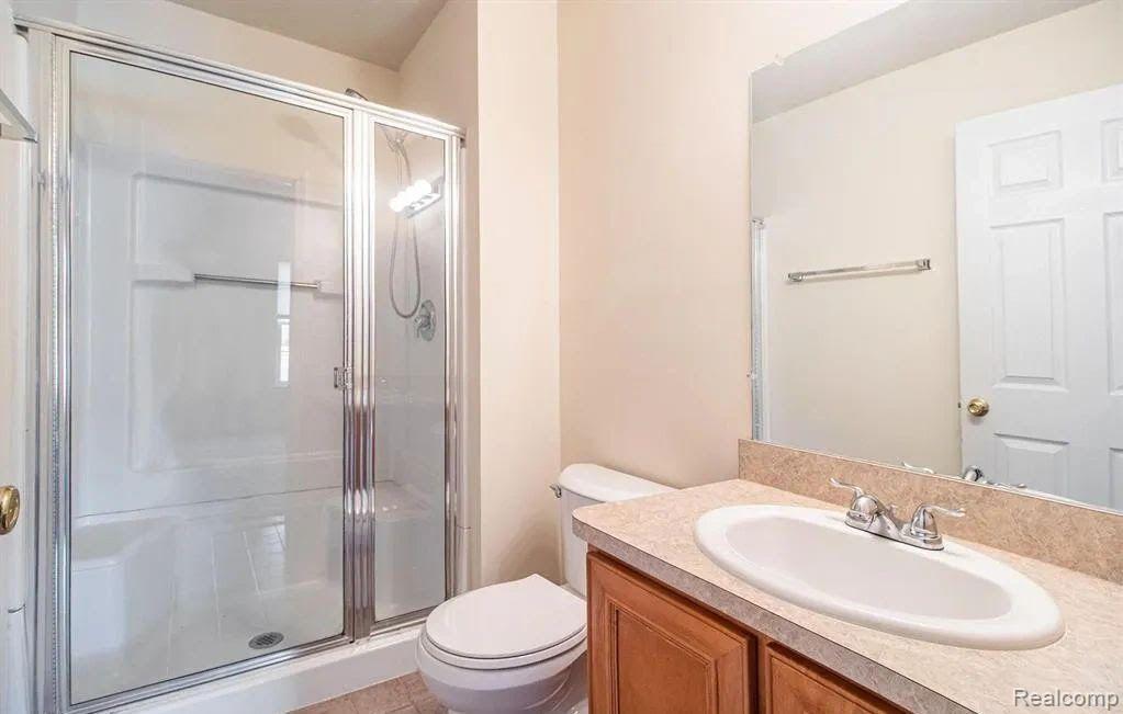 27261 HIDDEN OAKS Drive, Trenton, MI 48183 — Photo 10
