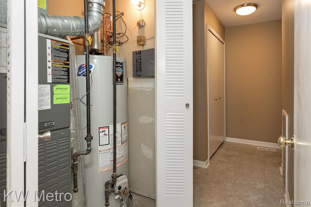 516 NEWBURNE POINTE, Bloomfield Hills, MI 48304 — Photo 30
