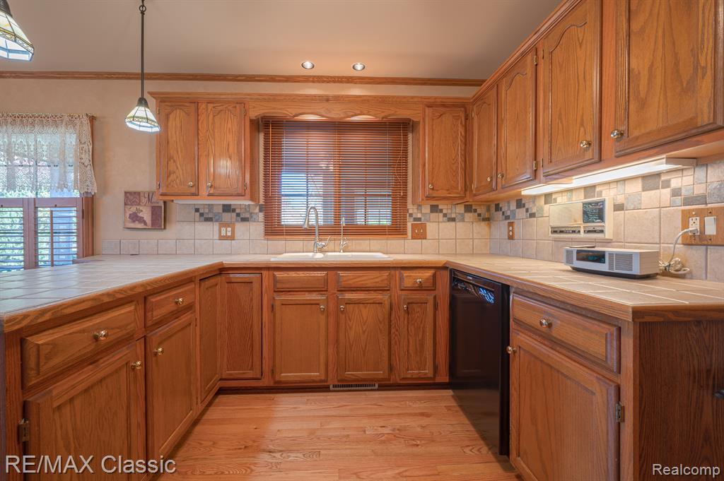 1049 ELMWOOD Drive, 13, Brighton, MI 48116 — Photo 7